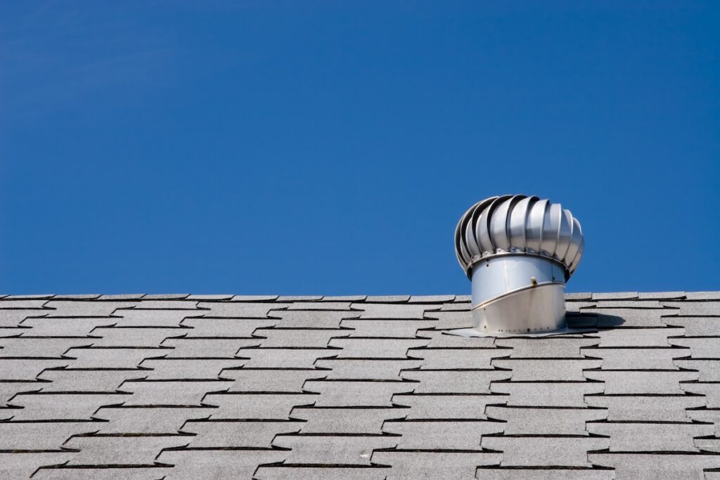 Roof with a vent