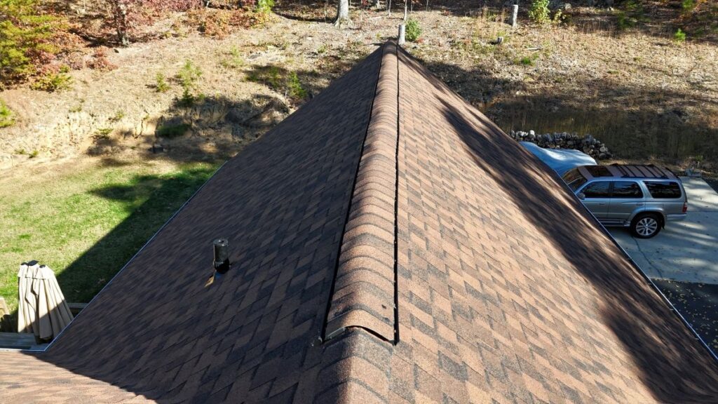 Roof ridge vent on a shingle roof